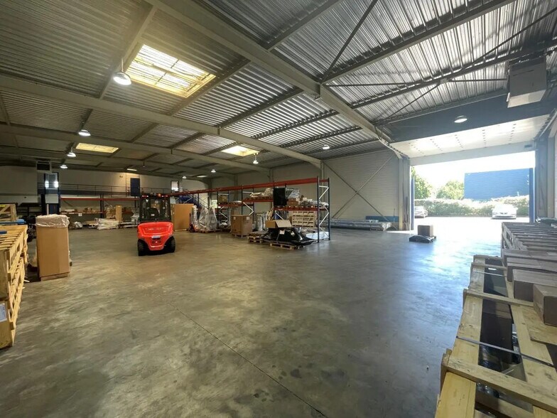 Local d'activités dans Houdan à vendre - Photo de l’immeuble – Image 2 sur 6