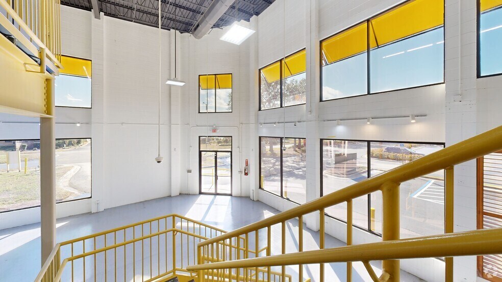 8904 Regents Park Dr, Tampa, FL à louer - Numérisation 3D Matterport – Image 2 sur 23