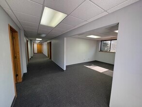 8730 Bourgade St, Lenexa, KS à louer Photo intérieure– Image 2 sur 9
