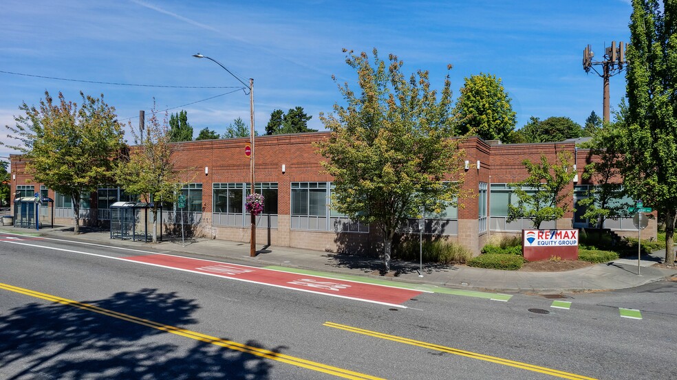 6225-6245 SW Capitol Hwy, Portland, OR à louer - Photo de l’immeuble – Image 3 sur 6