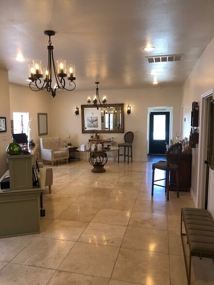 668 E Redlands Blvd, Redlands, CA à vendre - Photo de l’immeuble – Image 3 sur 27
