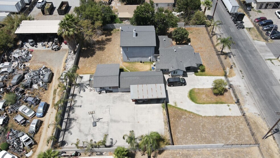 565 E Caroline St, San Bernardino, CA à vendre - Photo de l’immeuble – Image 3 sur 4