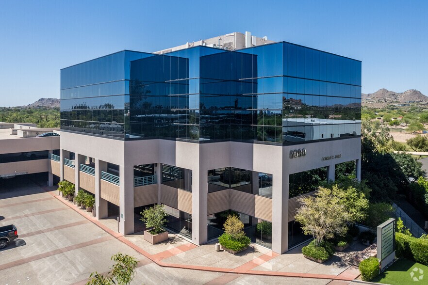 5080 N 40th St, Phoenix, AZ à louer - Photo principale – Image 1 sur 14
