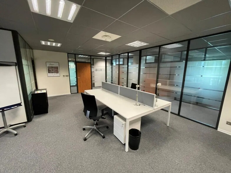 Bureau dans Marseille à louer - Photo de l’immeuble – Image 3 sur 10