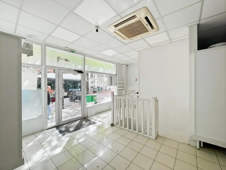 Local commercial dans Paris à louer - Photo de l’immeuble – Image 2 sur 6