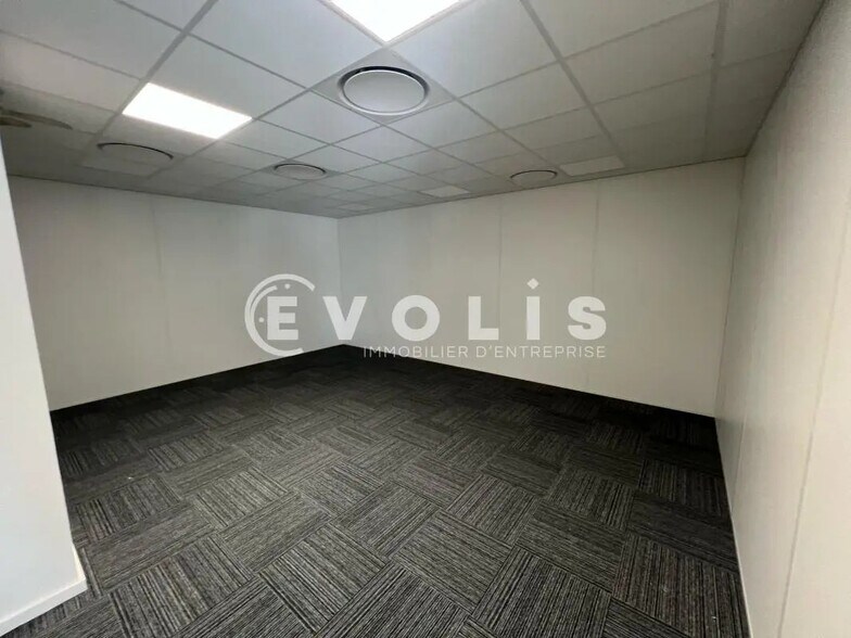 Local d’activités dans Dardilly à louer - Photo intérieure – Image 2 sur 23