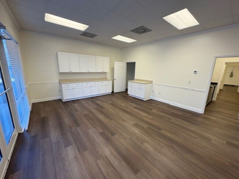 9035 Americana Rd, Vero Beach, FL à vendre - Photo de l’immeuble – Image 3 sur 10
