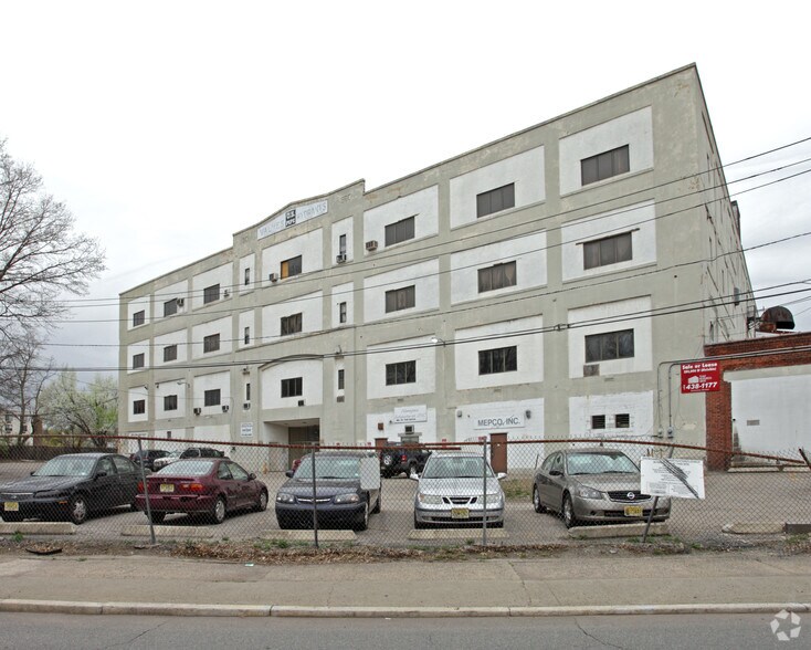 545 N Arlington Ave, Bloomfield, NJ à louer - Photo de l’immeuble – Image 2 sur 32
