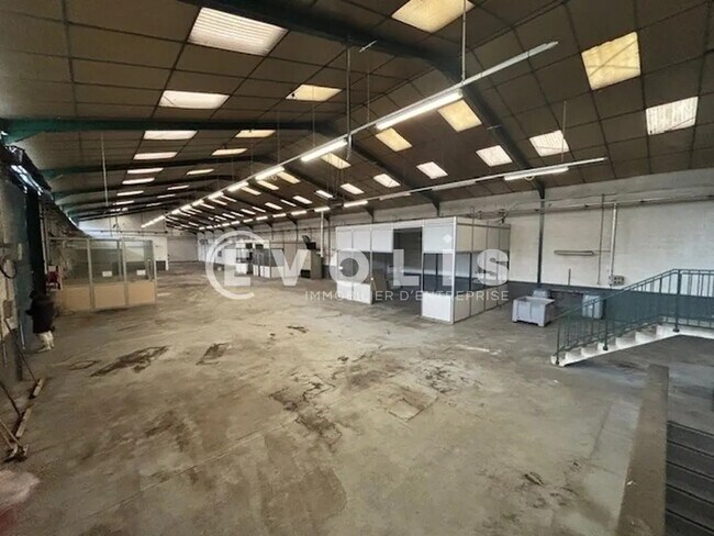 Plus de détails pour Local d’activités à vendre