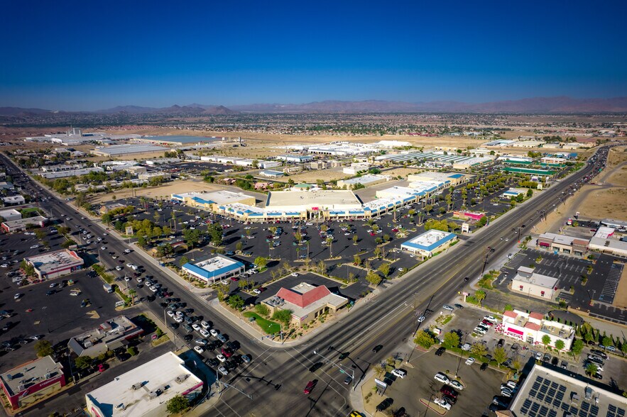 Bear Valley Rd, Victorville, CA à louer - Photo principale – Image 3 sur 3