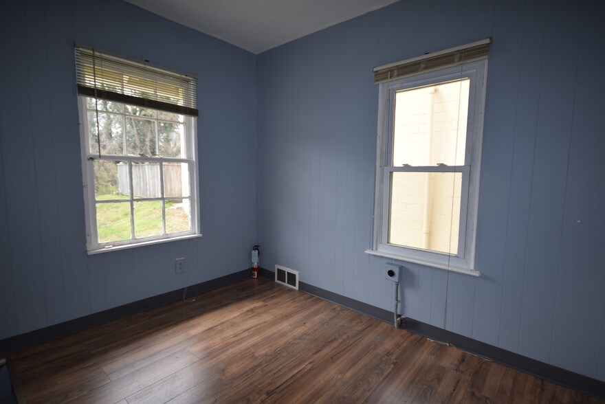 909 W Broad St, Falls Church, VA à vendre - Photo de l’immeuble – Image 3 sur 8