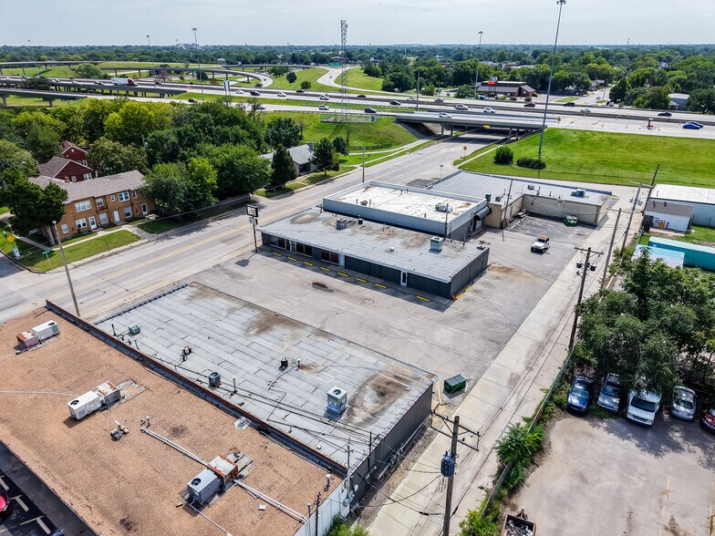 415 S Hydraulic St, Wichita, KS à vendre - Photo de l’immeuble – Image 2 sur 14