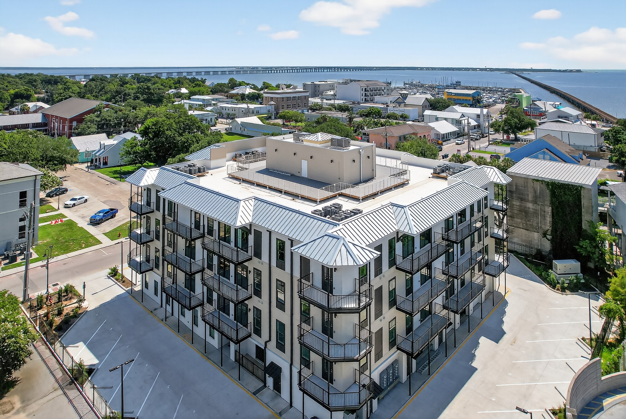 124 Court St, Bay Saint Louis, MS à vendre Photo de l’immeuble– Image 1 sur 29