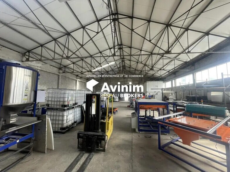 Industriel/Logistique dans Gémenos à louer - Photo de l’immeuble – Image 2 sur 7