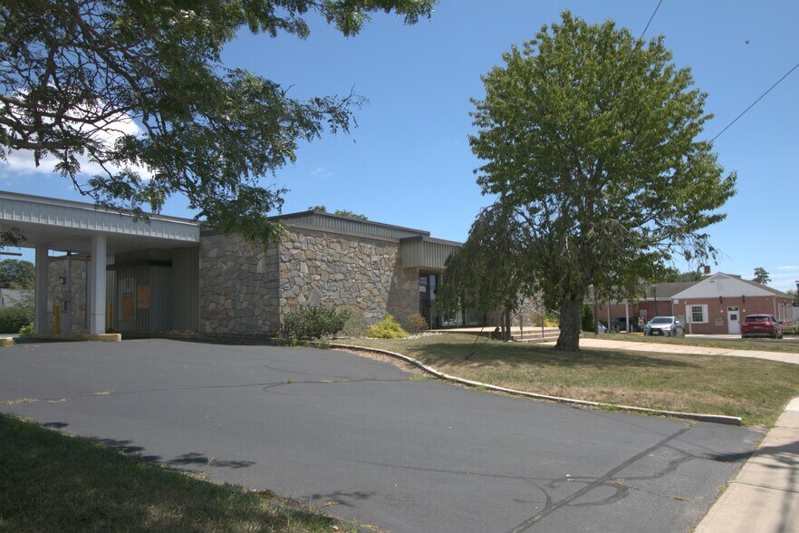 43 Pennsylvania Ave, Niantic, CT à louer - Photo de l’immeuble – Image 2 sur 36