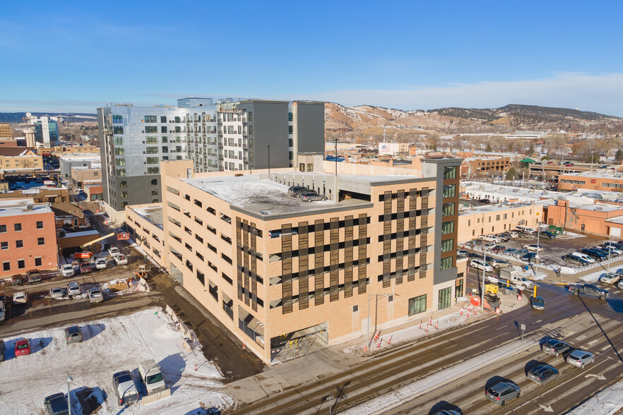 525 E Saint Joseph St, Rapid City, SD à louer - Photo de l’immeuble – Image 1 sur 8