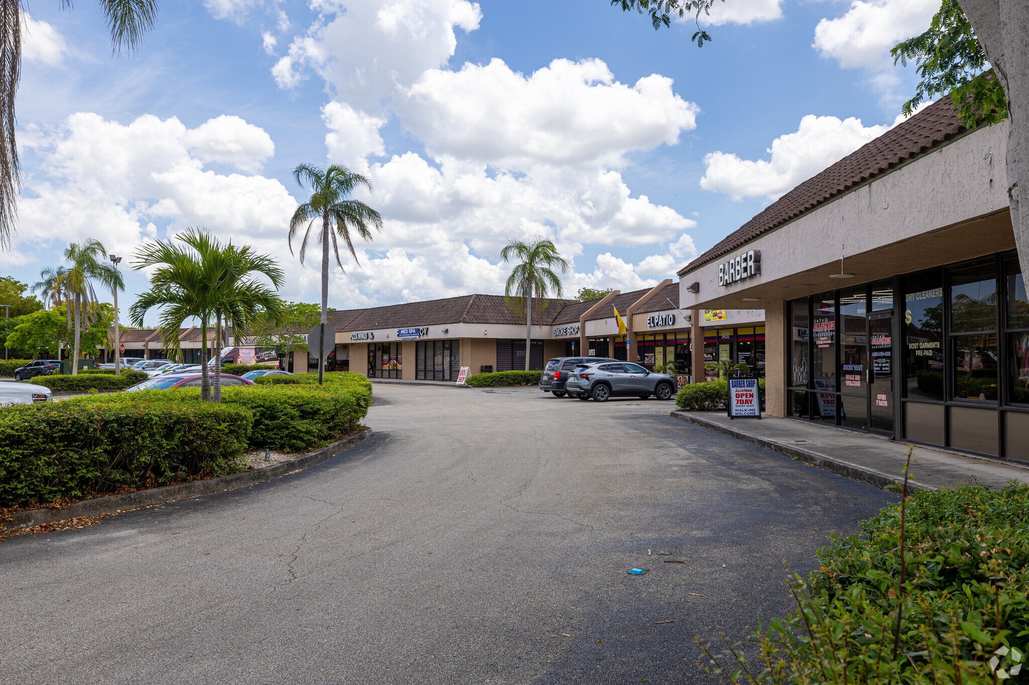 8424-8458 W Oakland Park Blvd, Sunrise, FL à louer Photo principale– Image 1 sur 5