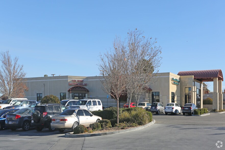 1753 W Avenue J, Lancaster, CA à louer - Photo de l’immeuble – Image 2 sur 26