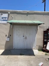 12926 Saticoy St, North Hollywood, CA à louer Photo de l’immeuble– Image 2 sur 14