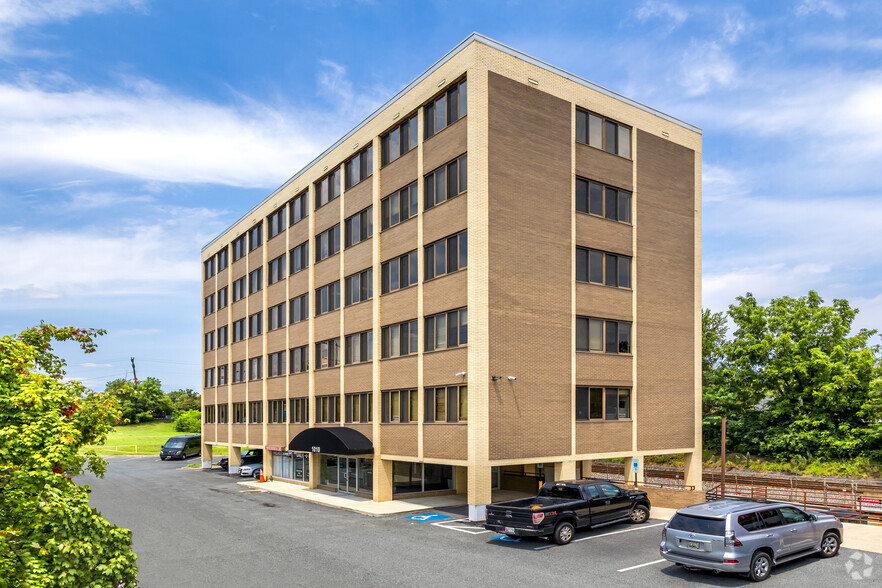 1010 Rockville Pike, Rockville, MD à louer - Photo de l’immeuble – Image 1 sur 4