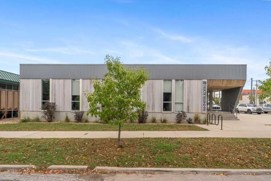 616 Clay St, Cedar Falls, IA à vendre - Photo de l’immeuble – Image 2 sur 11