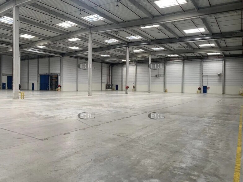 Industriel/Logistique dans  à louer - Photo de l’immeuble – Image 2 sur 12
