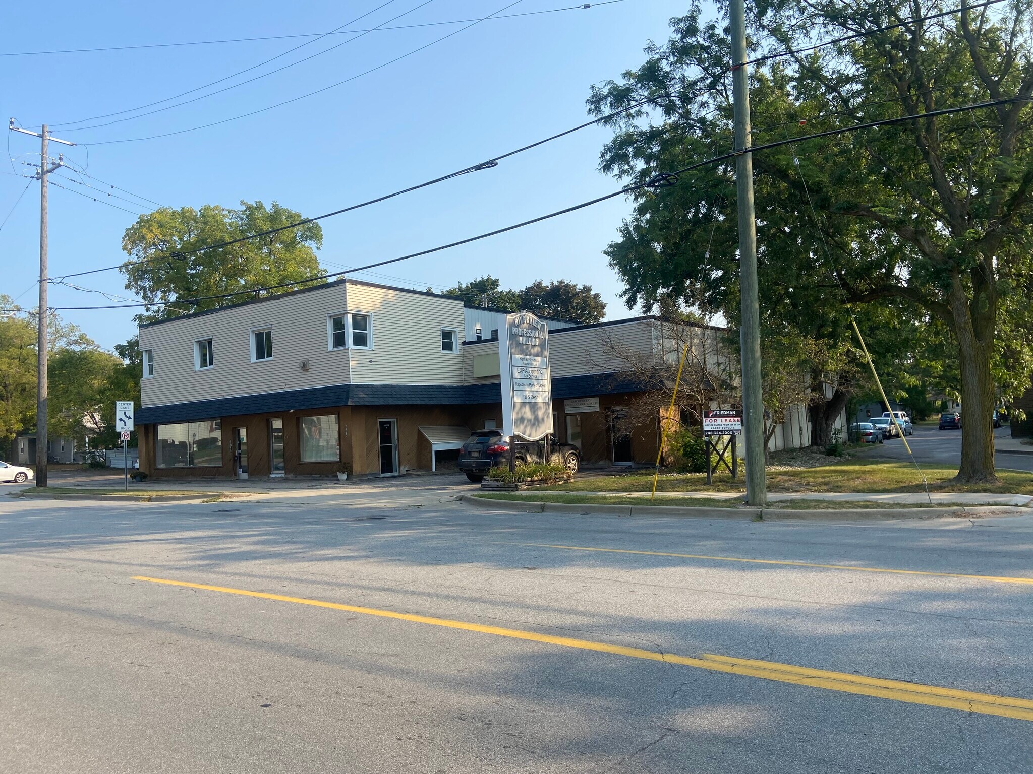 606 N Saginaw St, Lapeer, MI à louer Photo principale– Image 1 sur 8