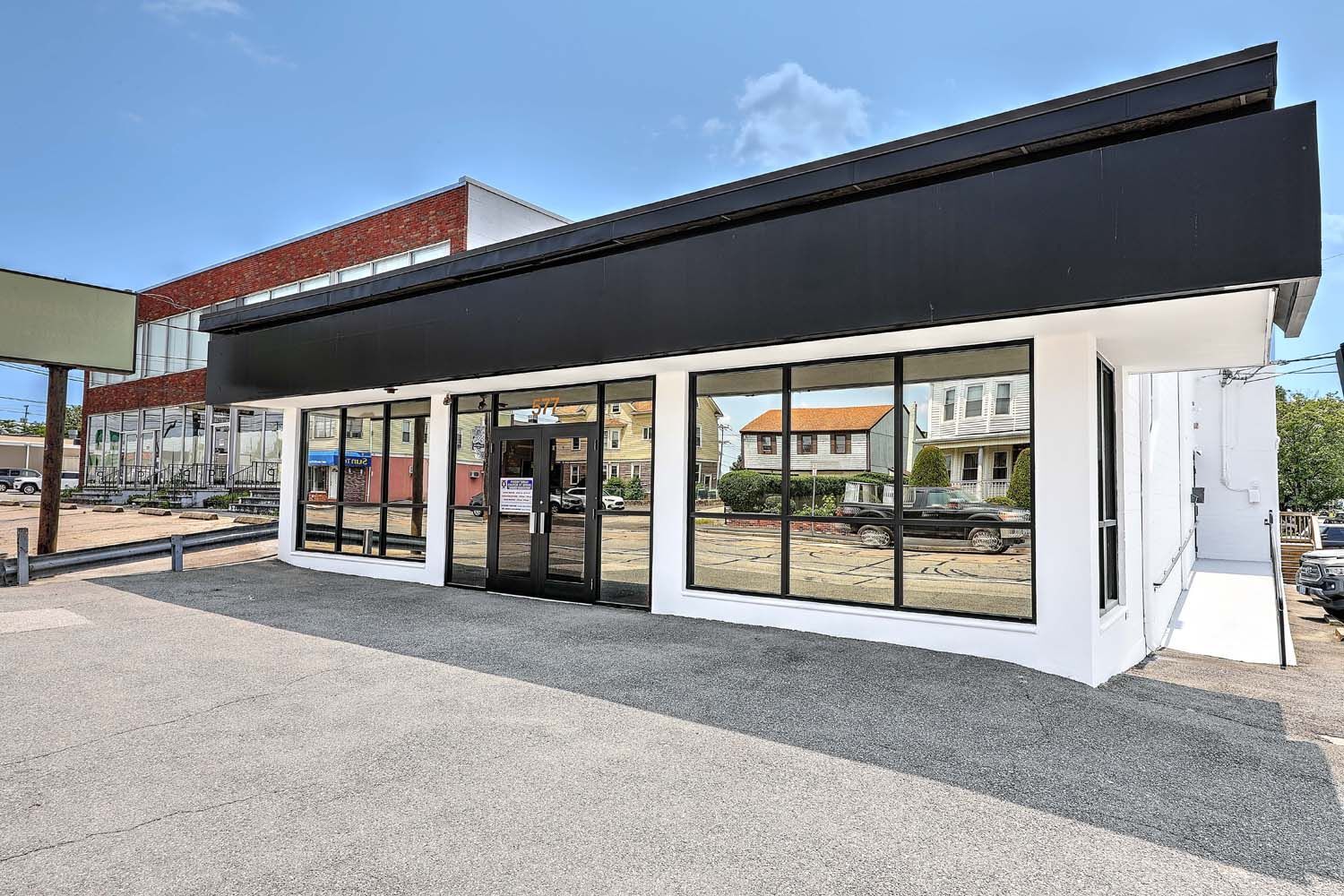 577 Warren Ave, East Providence, RI à vendre Photo principale– Image 1 sur 31