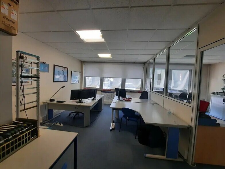 Bureau dans Mont-Saint-Aignan à louer - Photo de l’immeuble – Image 2 sur 13