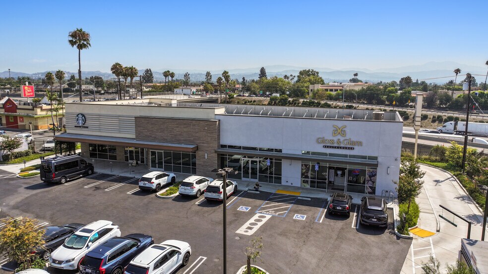 301 N Tustin Ave, Santa Ana, CA à louer - Photo de l’immeuble – Image 3 sur 3