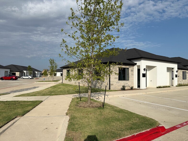 6000 Alma Rd, McKinney, TX à louer - Photo de l’immeuble – Image 2 sur 42