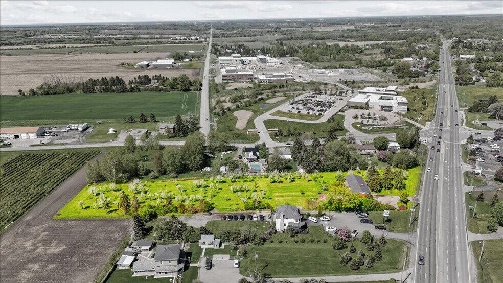 2263 Durham Regional Hwy, Bowmanville, ON à vendre - Photo de l’immeuble – Image 2 sur 17