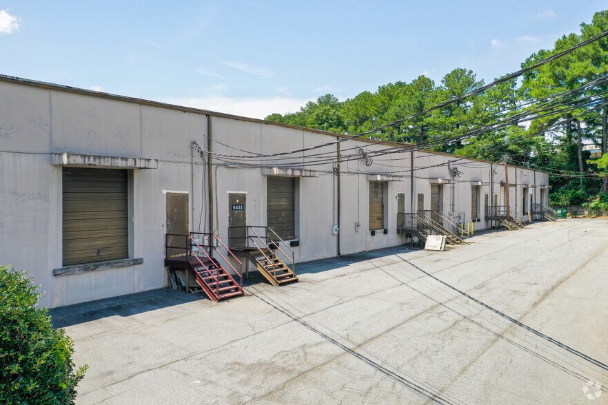 6433-6435 Warren Dr, Norcross, GA à louer - Photo de l’immeuble – Image 2 sur 3