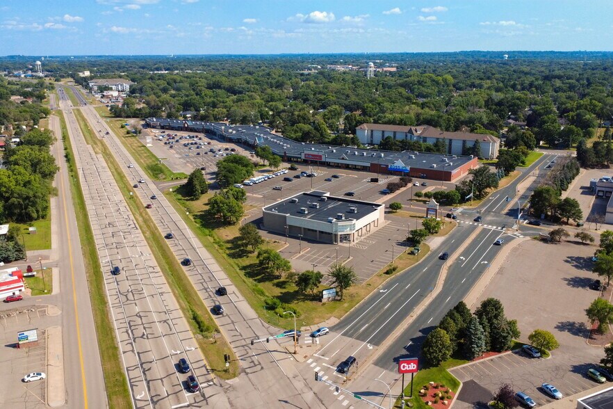 600 County Road 10 NE, Blaine, MN à louer - Photo de l’immeuble – Image 1 sur 22