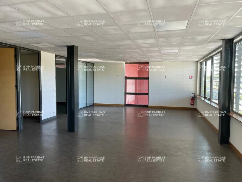 Local d’activités dans Carbon-Blanc à louer - Photo de l’immeuble – Image 2 sur 12