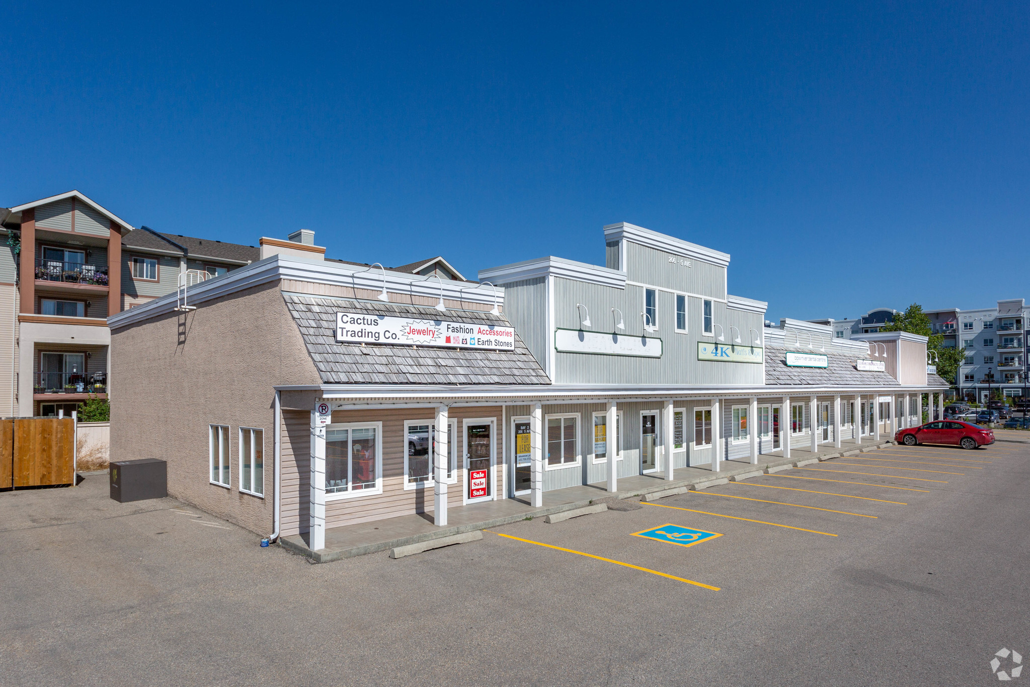 206 5th Ave W, Cochrane, AB à vendre Photo principale– Image 1 sur 3