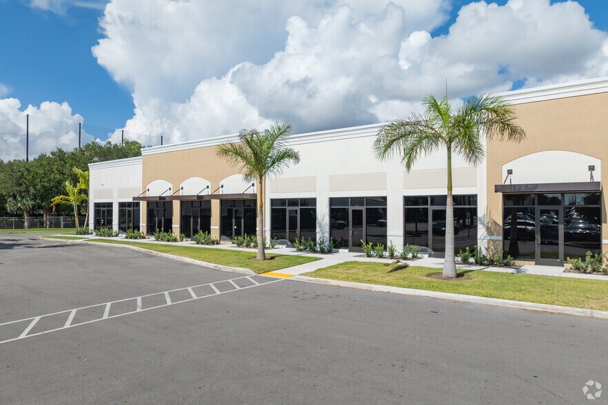 5335 N Military Trl, West Palm Beach, FL à louer - Photo de l’immeuble – Image 3 sur 23