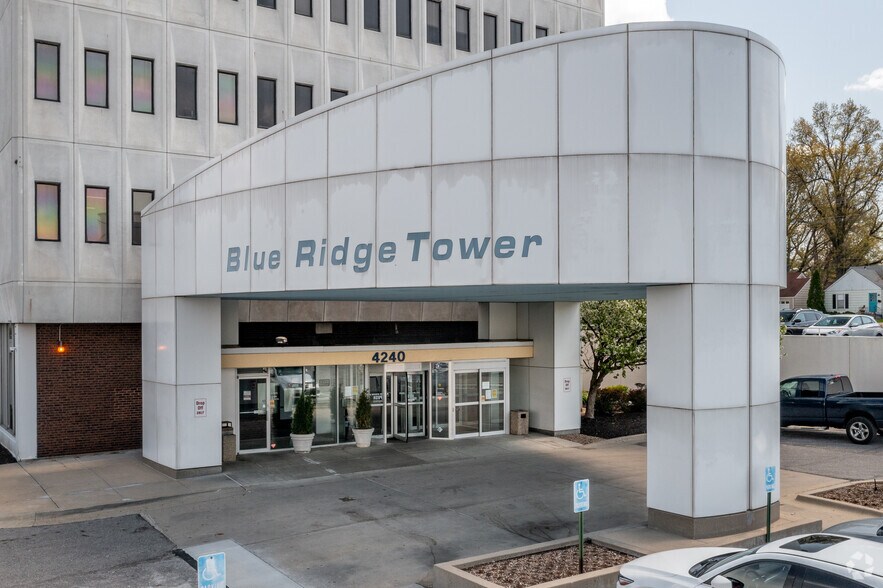 4240 Blue Ridge Blvd, Kansas City, MO à vendre - Photo de l’immeuble – Image 3 sur 47