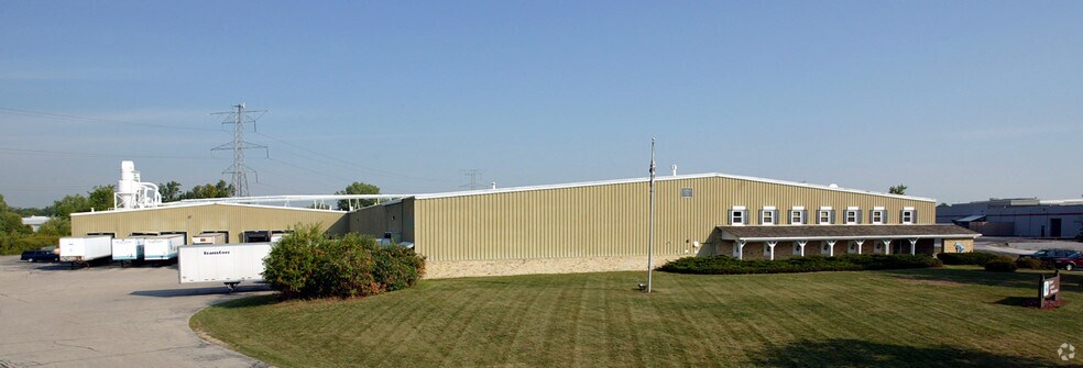 W190N11393 Carnegie Dr, Germantown, WI à vendre - Photo de l’immeuble – Image 2 sur 5