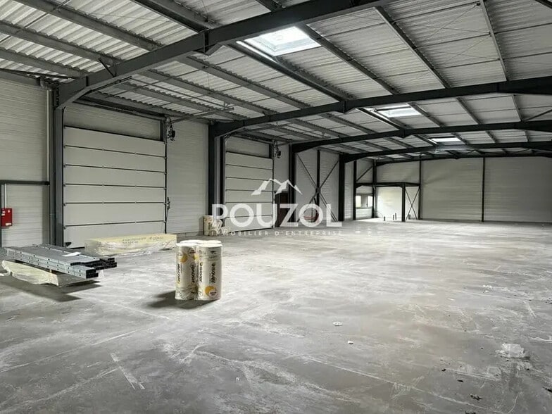 Industriel/Logistique dans Cournon-d'Auvergne à louer - Photo intérieure – Image 3 sur 8