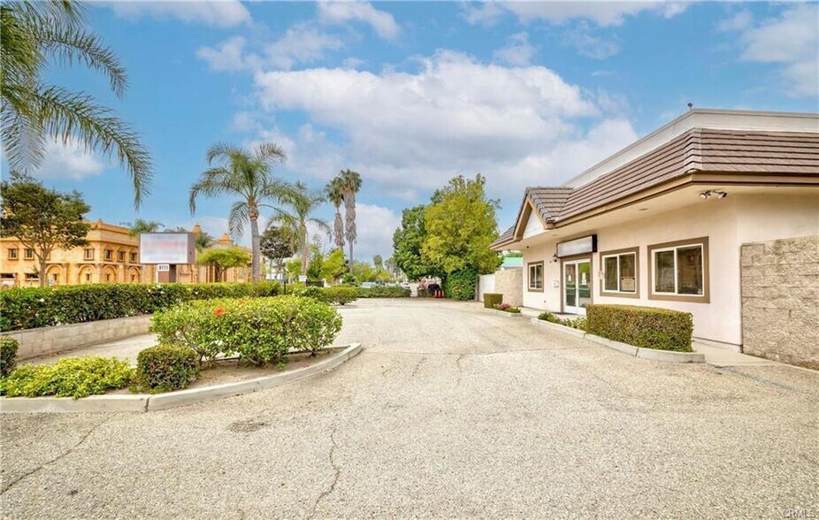 8111 W Commonwealth Ave, Buena Park, CA à vendre - Photo de l’immeuble – Image 3 sur 25