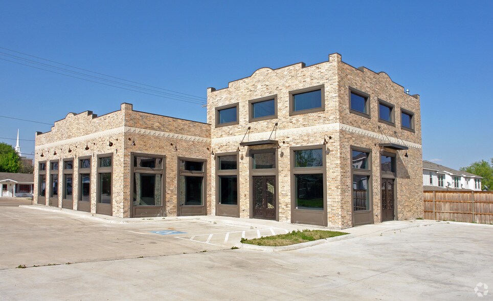 320 E Main St, Lewisville, TX à louer - Photo de l’immeuble – Image 3 sur 19