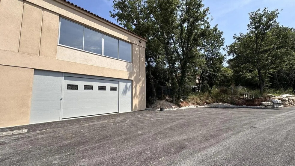 Local d’activités dans Valbonne à louer - Photo de l’immeuble – Image 2 sur 10
