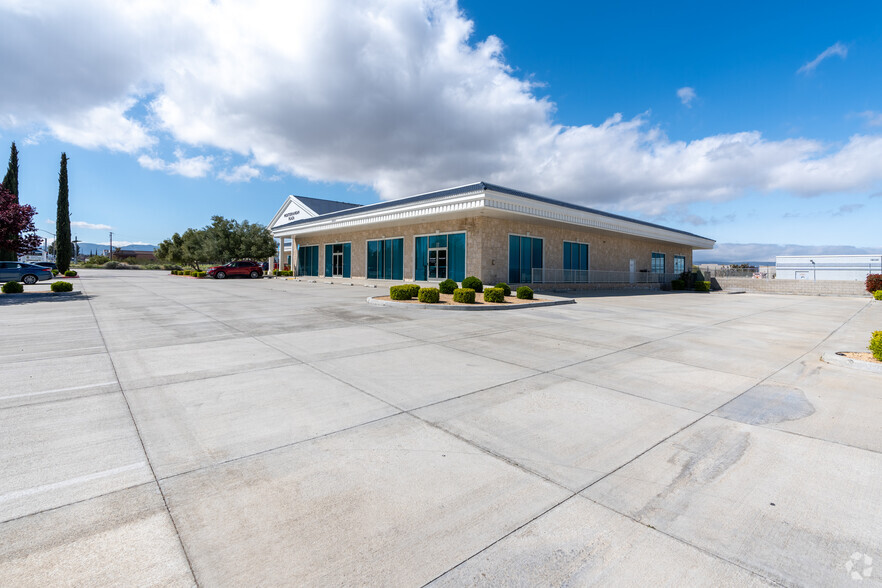 42455 10th St W, Lancaster, CA à louer - Photo de l’immeuble – Image 3 sur 7