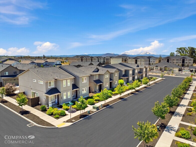 2598 NW Spruce Cone Ln, Redmond, OR à vendre - Photo de l’immeuble – Image 3 sur 16