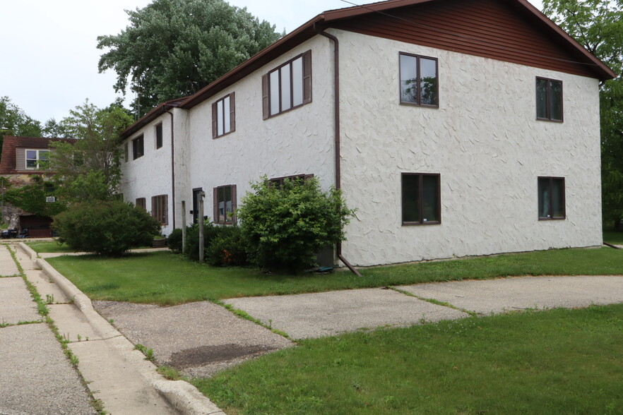 209 S Taft St, Whitewater, WI à louer - Photo de l’immeuble – Image 2 sur 10