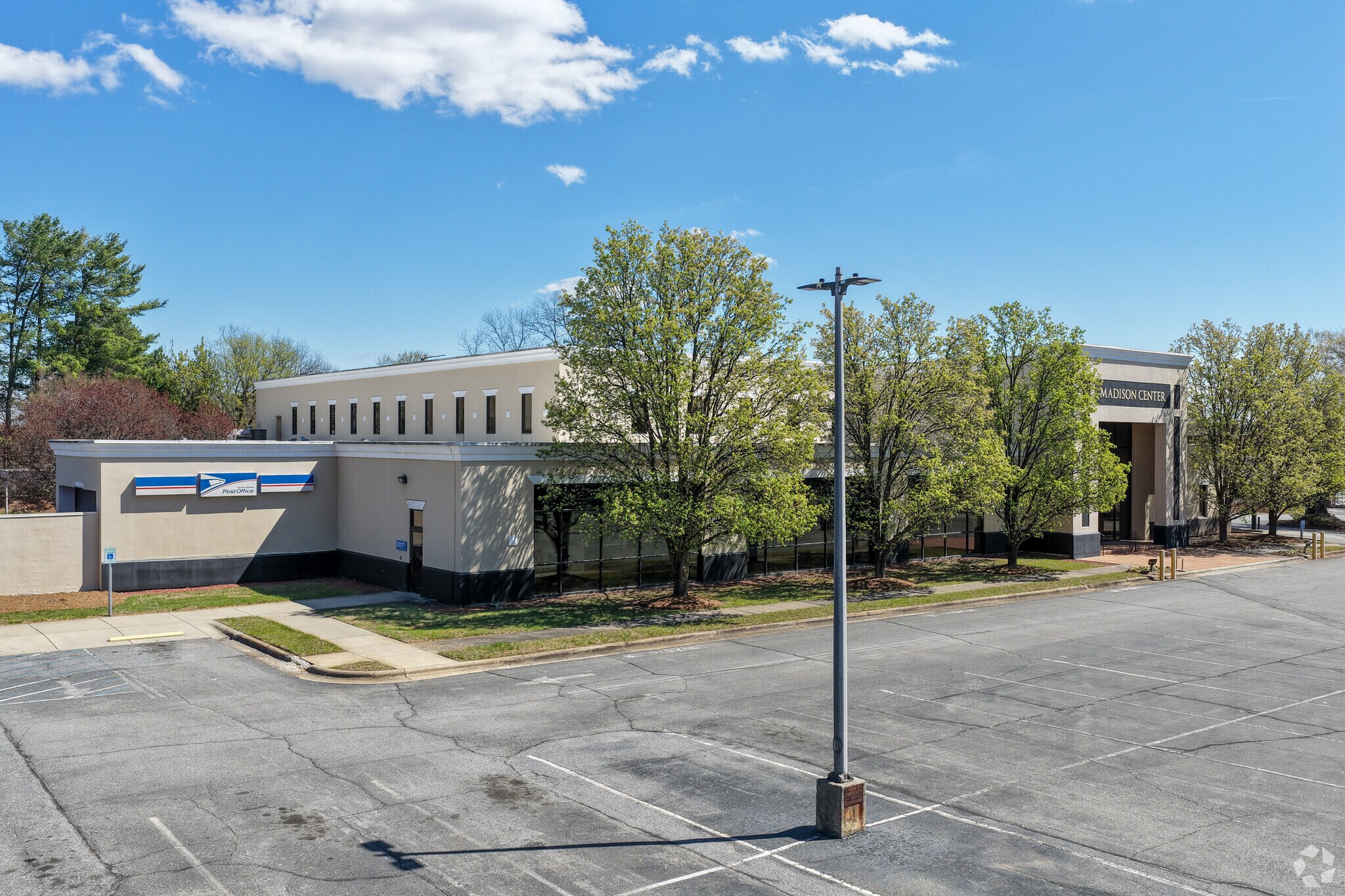 302 Highway St, Madison, NC à louer Photo principale– Image 1 sur 6