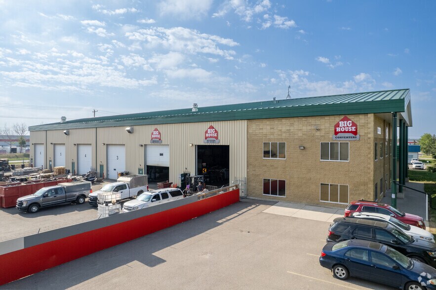5830 51st St SE, Calgary, AB à louer - Photo principale – Image 1 sur 4