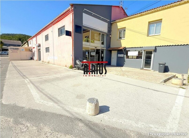Local commercial dans Hyeres à louer - Photo de l’immeuble – Image 1 sur 10