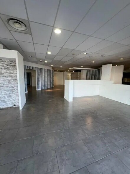 Local commercial dans Portet-sur-Garonne à louer - Photo de l’immeuble – Image 1 sur 5